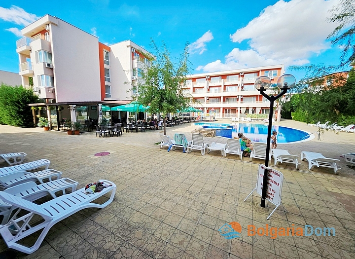 Studio mit Poolblick in berühmtem Familienkomplex. Foto 6