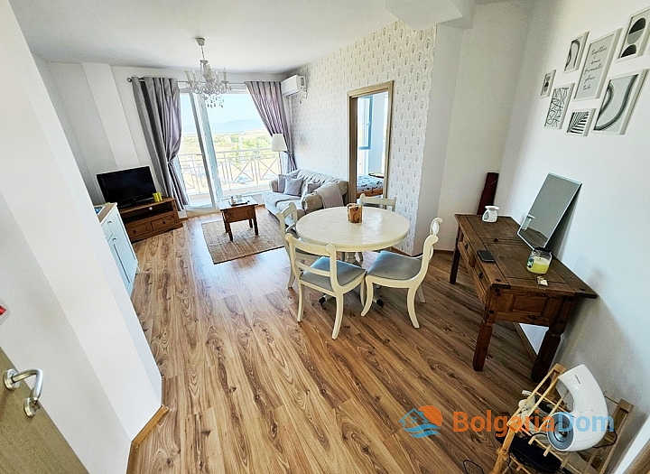 Beautiful three-room apartment in a huge complex. Photo 13