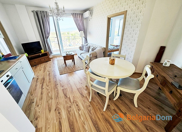 Beautiful three-room apartment in a huge complex. Photo 15
