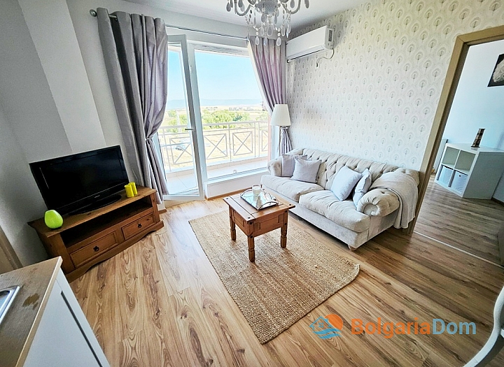 Beautiful three-room apartment in a huge complex. Photo 3