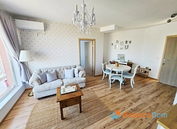 Beautiful three-room apartment in a huge complex. Photo 14