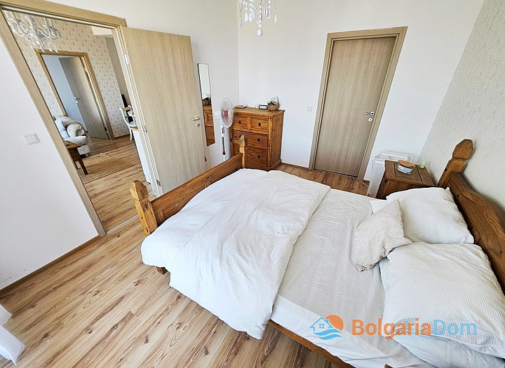 Beautiful three-room apartment in a huge complex. Photo 16