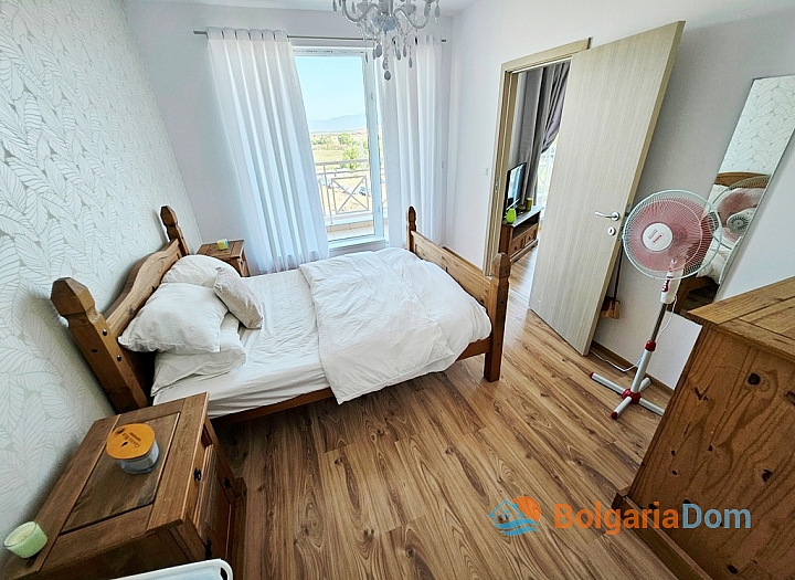 Beautiful three-room apartment in a huge complex. Photo 5
