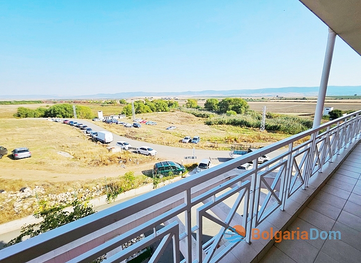 Beautiful three-room apartment in a huge complex. Photo 10
