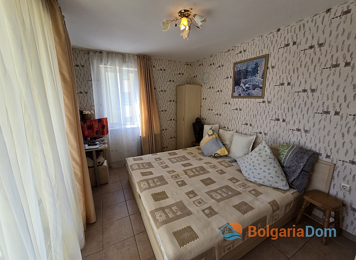 Dvoupokojový apartmán v útulném komplexu na pobřeží. Foto 5