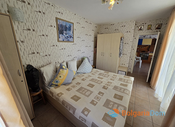 Dvoupokojový apartmán v útulném komplexu na pobřeží. Foto 6