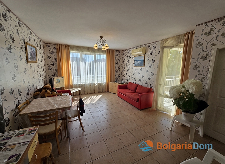 Dvoupokojový apartmán v útulném komplexu na pobřeží. Foto 11