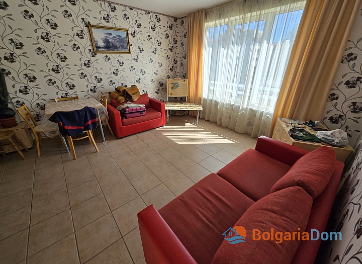 Dvoupokojový apartmán v útulném komplexu na pobřeží. Foto 2