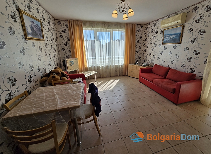 Dvoupokojový apartmán v útulném komplexu na pobřeží. Foto 13