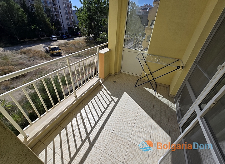 Dvoupokojový apartmán v útulném komplexu na pobřeží. Foto 9