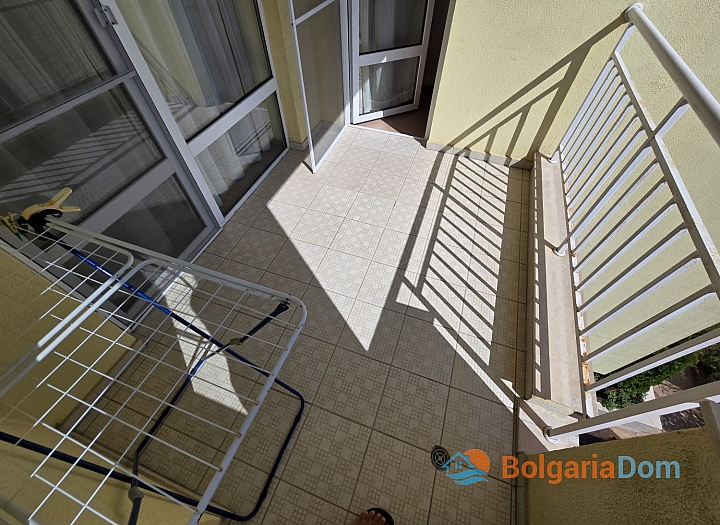 Dvoupokojový apartmán v útulném komplexu na pobřeží. Foto 8