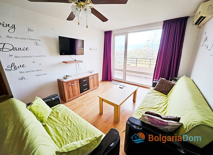 Three-room apartment in a large family complex. Photo 4