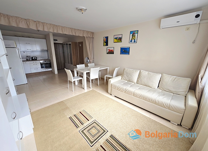 Apartment with a pool view, 100 meters from the sea. Photo 3