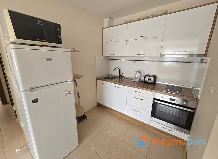 Apartment with a pool view, 100 meters from the sea. Photo 5