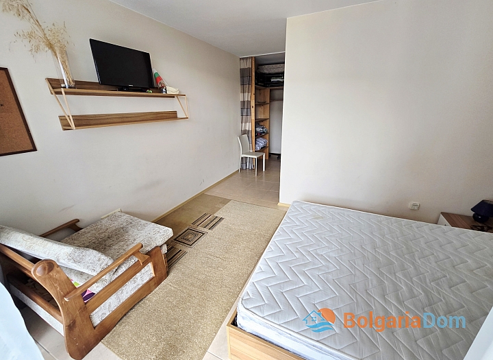 Apartment with a pool view, 100 meters from the sea. Photo 8