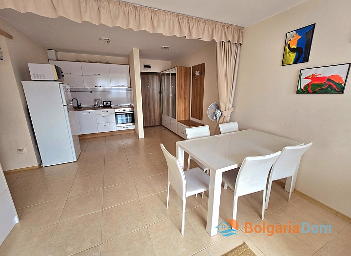 Apartment with a pool view, 100 meters from the sea. Photo 15