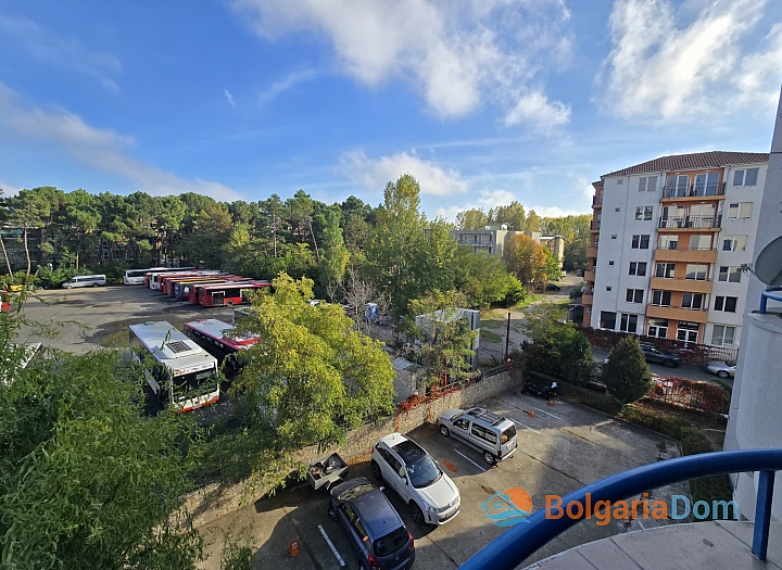 Уютная двухкомнатная на Солнечном берегу. Фото 10