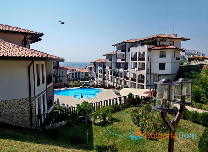 Wohnung in einem großen Komplex in erster Reihe. Foto 5