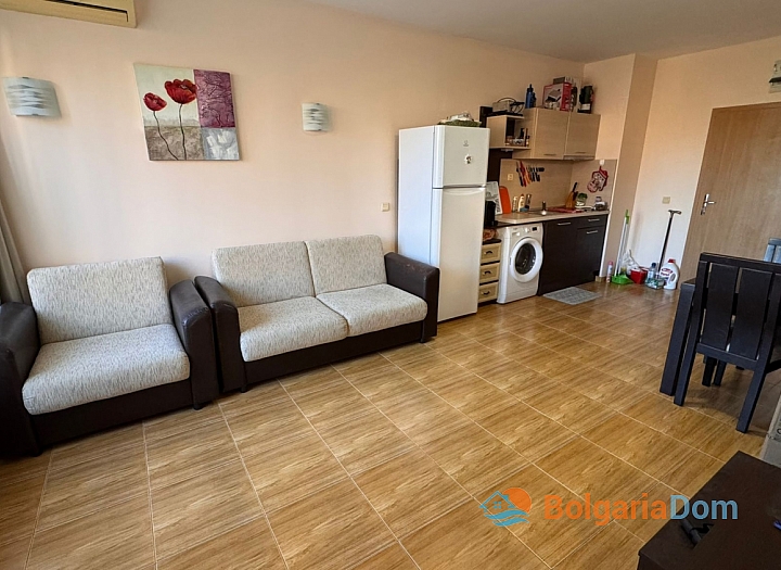 Apartament z widokiem na basen w dużym kompleksie. Zdjęcie 10