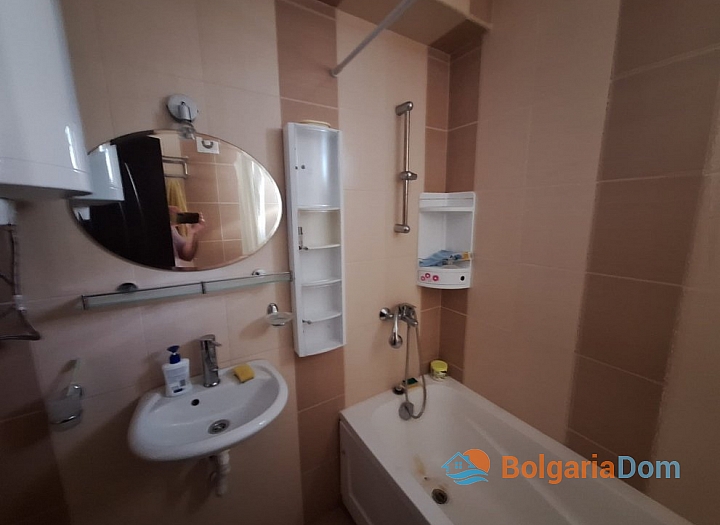 Простора студія з власним двориком у центрі Равди. Фото 6