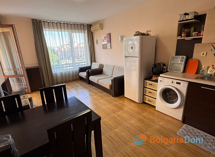 Apartament z widokiem na basen w dużym kompleksie. Zdjęcie 13