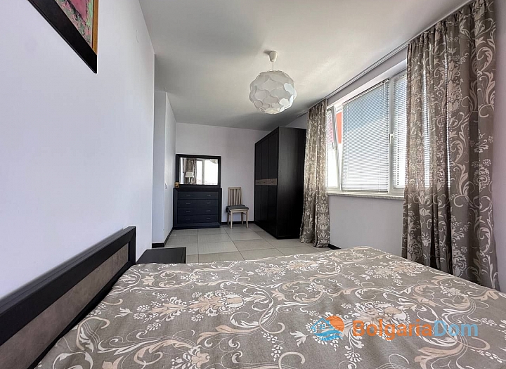 Prostorný třípokojový apartmán s úžasným výhledem na moře. Foto 7