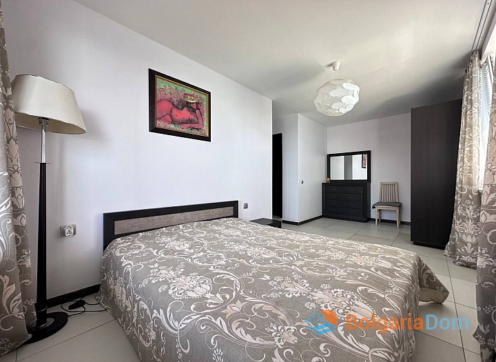 Prostorný třípokojový apartmán s úžasným výhledem na moře. Foto 6