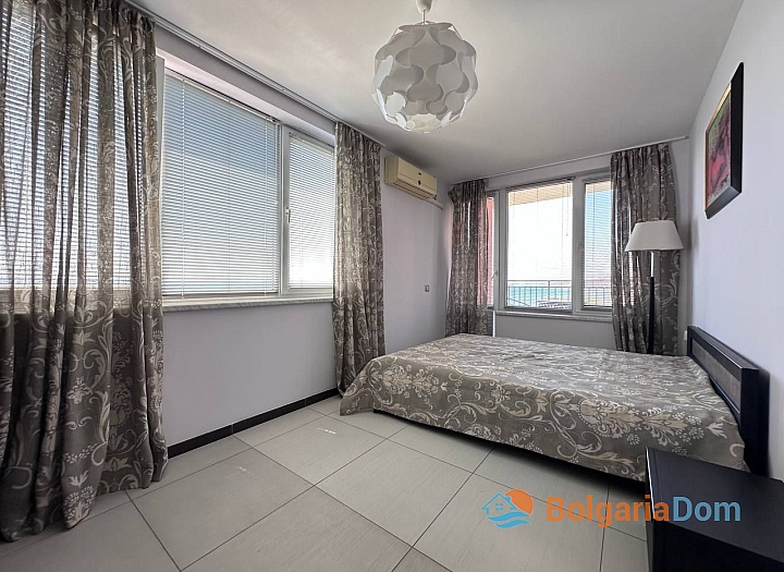 Prostorný třípokojový apartmán s úžasným výhledem na moře. Foto 5