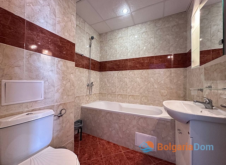 Prostorný třípokojový apartmán s úžasným výhledem na moře. Foto 15