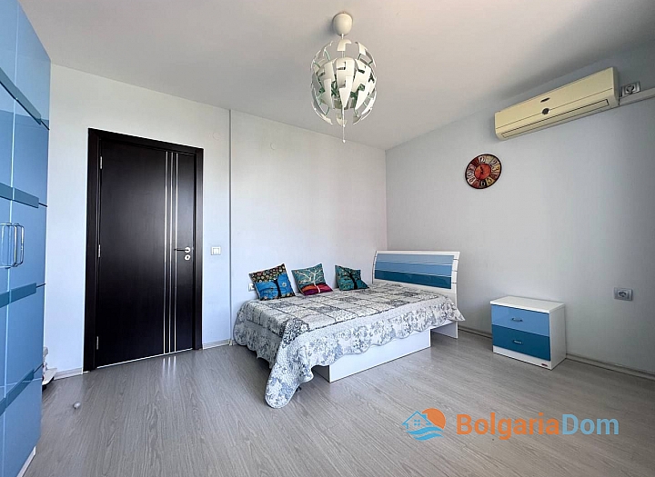 Prostorný třípokojový apartmán s úžasným výhledem na moře. Foto 10