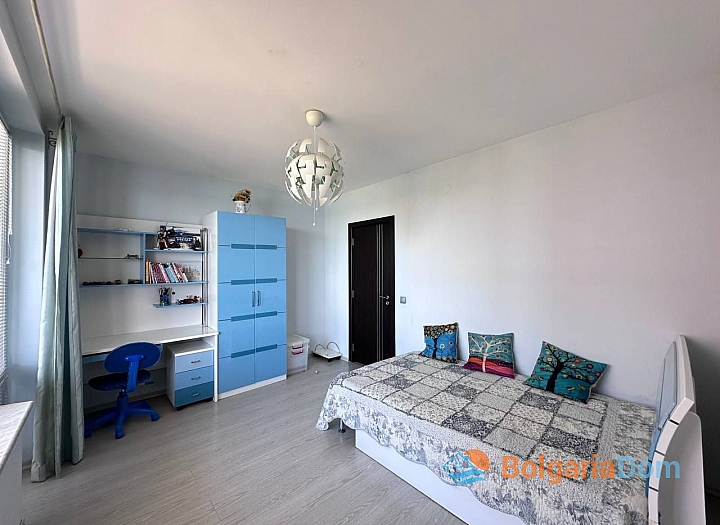 Prostorný třípokojový apartmán s úžasným výhledem na moře. Foto 9