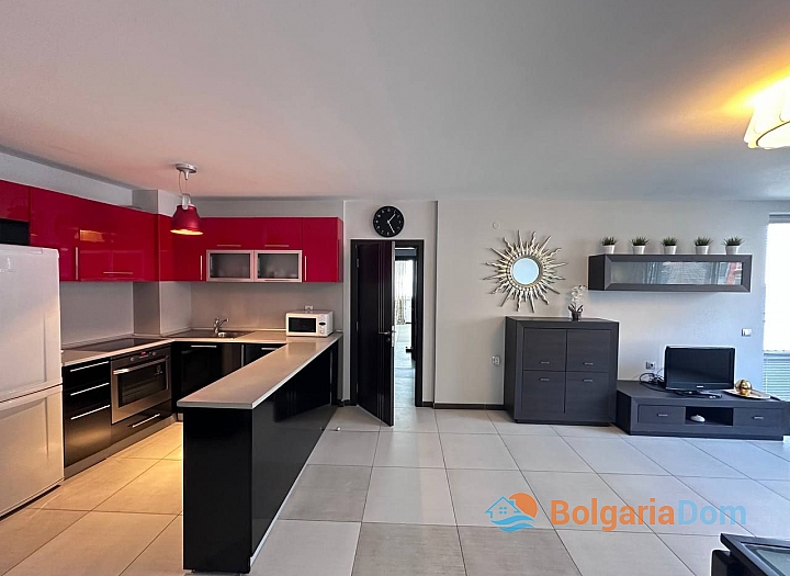 Prostorný třípokojový apartmán s úžasným výhledem na moře. Foto 20