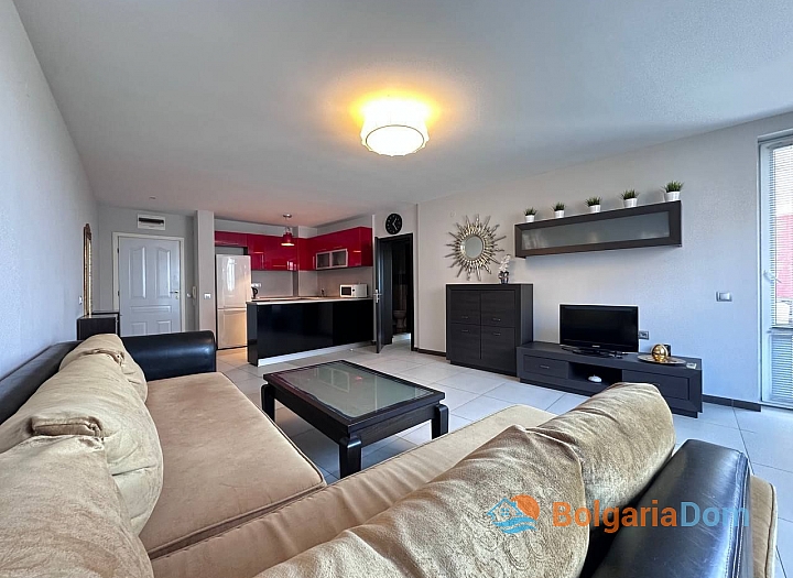 Prostorný třípokojový apartmán s úžasným výhledem na moře. Foto 2