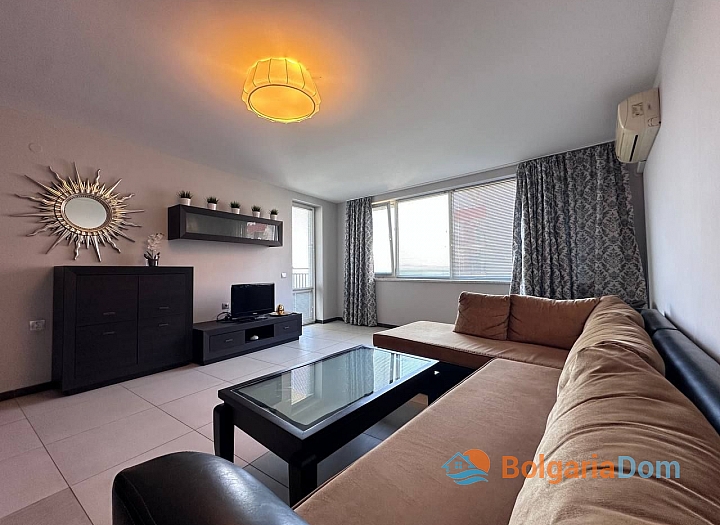 Prostorný třípokojový apartmán s úžasným výhledem na moře. Foto 3