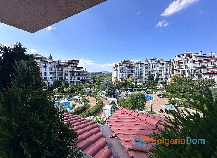 Luxuriöses Apartment mit riesigem Loungebereich auf der Terrasse und Blick auf den Pool. Foto 13