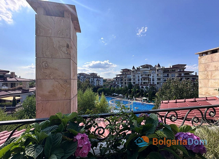 Luxuriöses Apartment mit riesigem Loungebereich auf der Terrasse und Blick auf den Pool. Foto 14