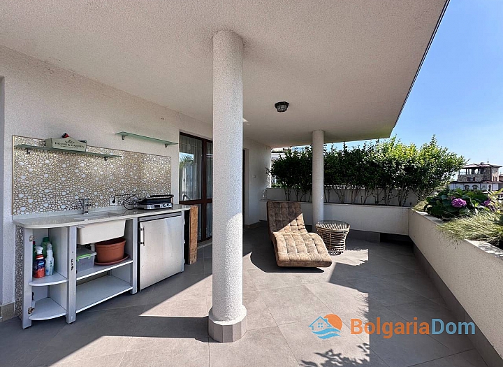Luxuriöses Apartment mit riesigem Loungebereich auf der Terrasse und Blick auf den Pool. Foto 11