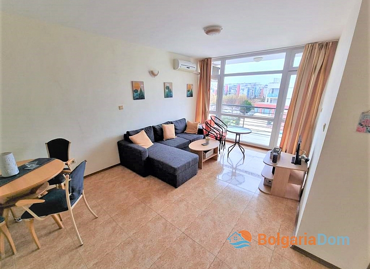 Inexpensive apartment with a beautiful view of the pool. Photo 5