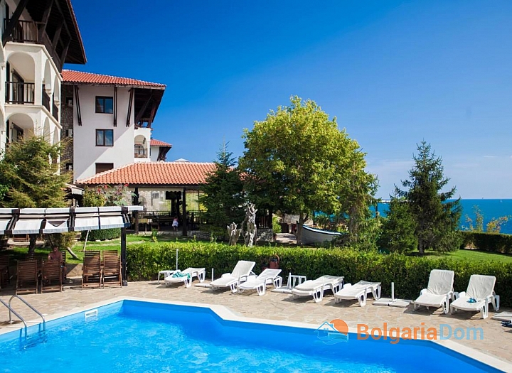 Apartament z widokiem na morze i trawnikiem w pierwszej linii. Zdjęcie 3