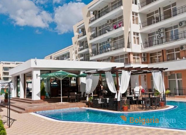 Apartament z widokiem na basen w dużym kompleksie. Zdjęcie 1 Apartament z widokiem na basen w dużym kompleksie. Zdjęcie 1