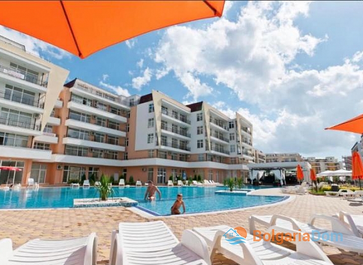 Apartament z nowymi meblami i widokiem na basen. Zdjęcie 6