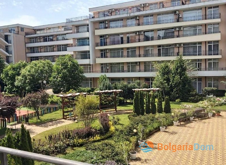 Apartament z nowymi meblami i widokiem na basen. Zdjęcie 8