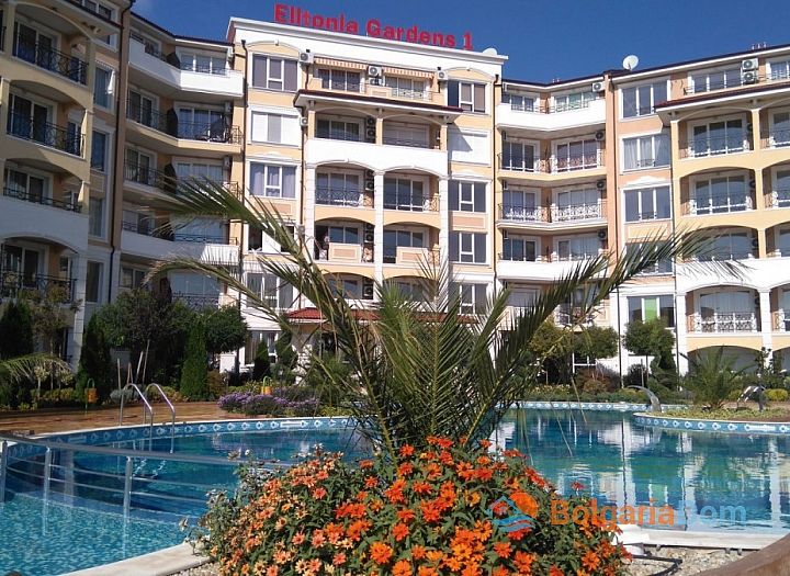 Excellent large studio in a luxury complex in Ravda. Photo 1
