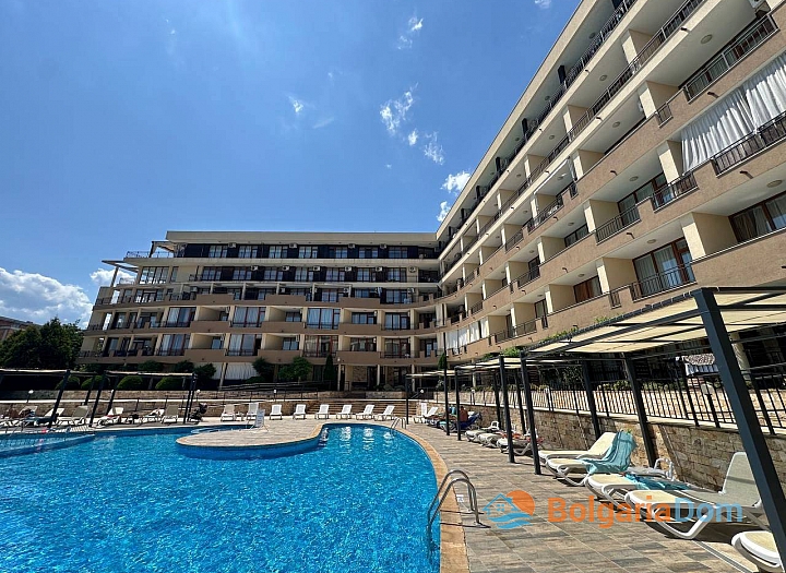 Apartment with side sea view. Photo 1
