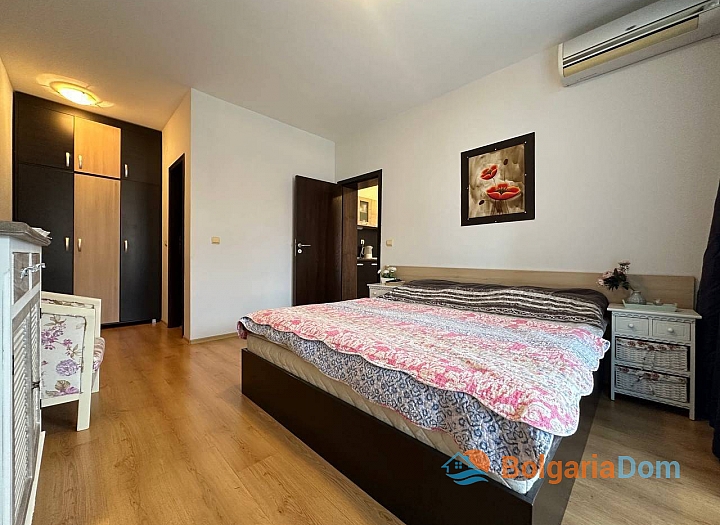 Apartment with side sea view. Photo 17