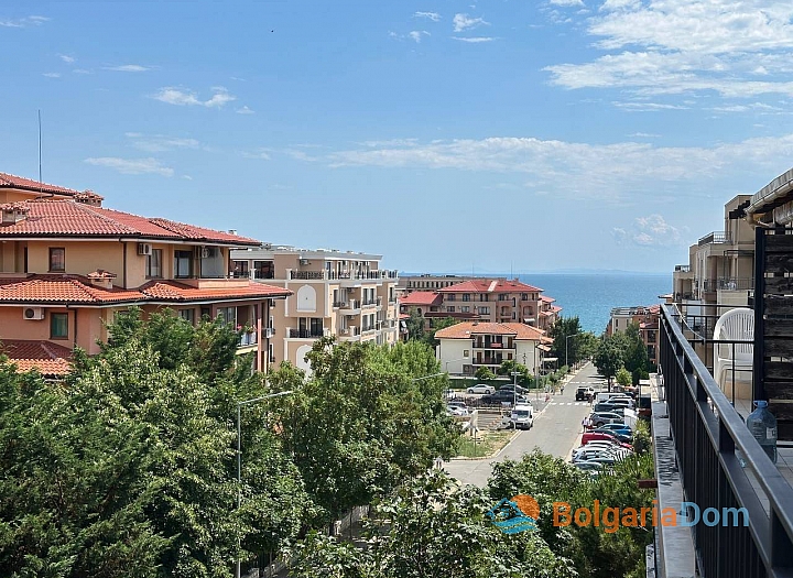 Apartment with side sea view. Photo 5