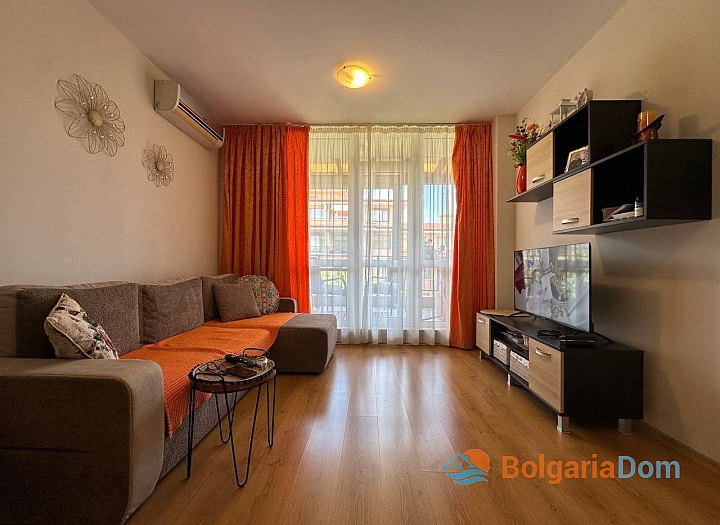 Apartment with side sea view. Photo 12