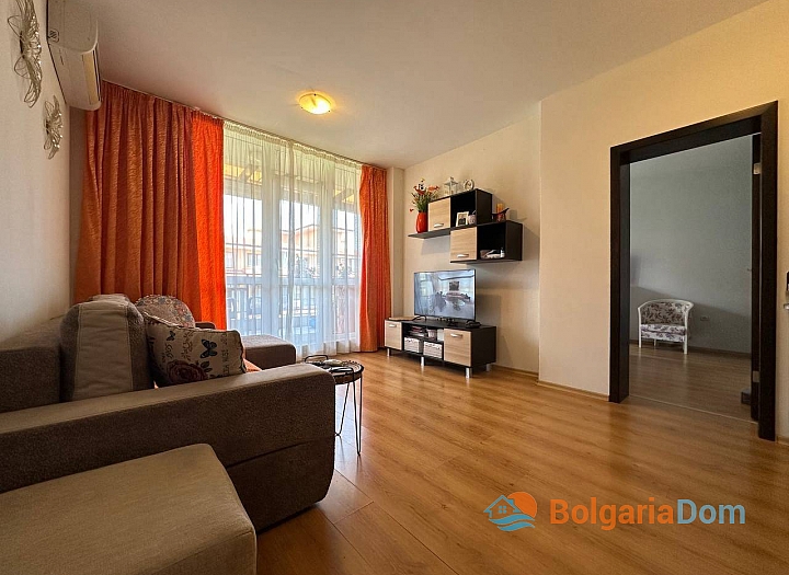 Apartment with side sea view. Photo 2