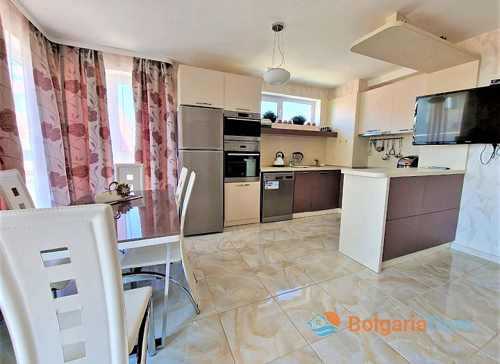 Трехкомнатная квартира с видом на море. Фото 12