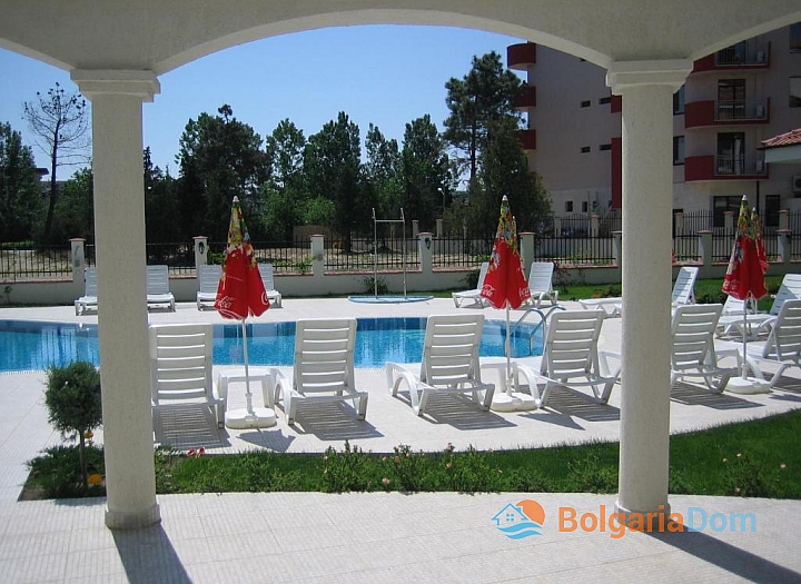 Large two bedroom apartment in the resort centre. Photo 5